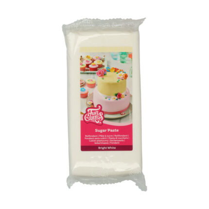Захарната паста Bright White е снежнобяла с ванилов вкус 1 кг